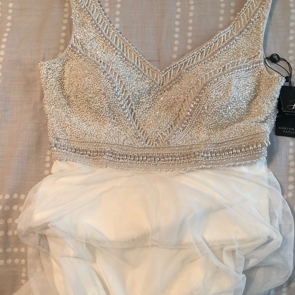 Sz6 Ivory NWT Adrianna Papell Gown - Beaded Bodice - Picture 11 of 15